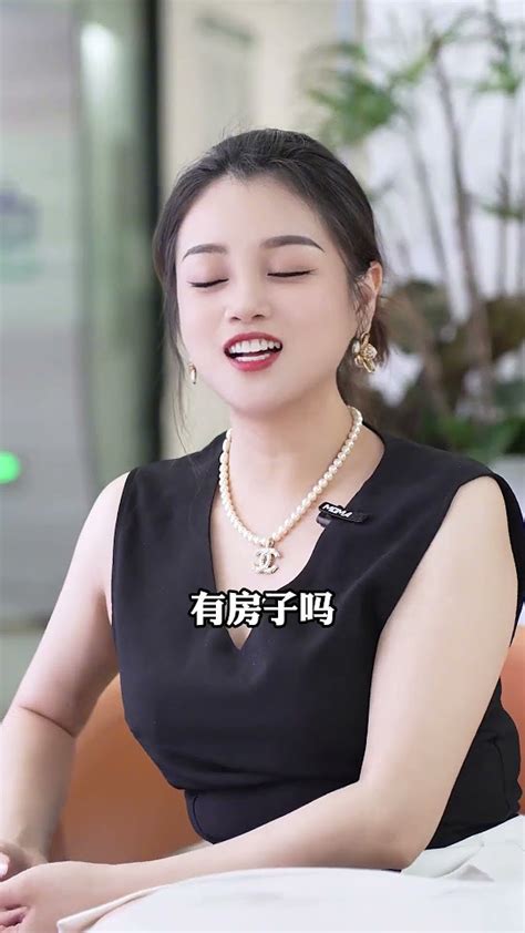 女大三抱金磚